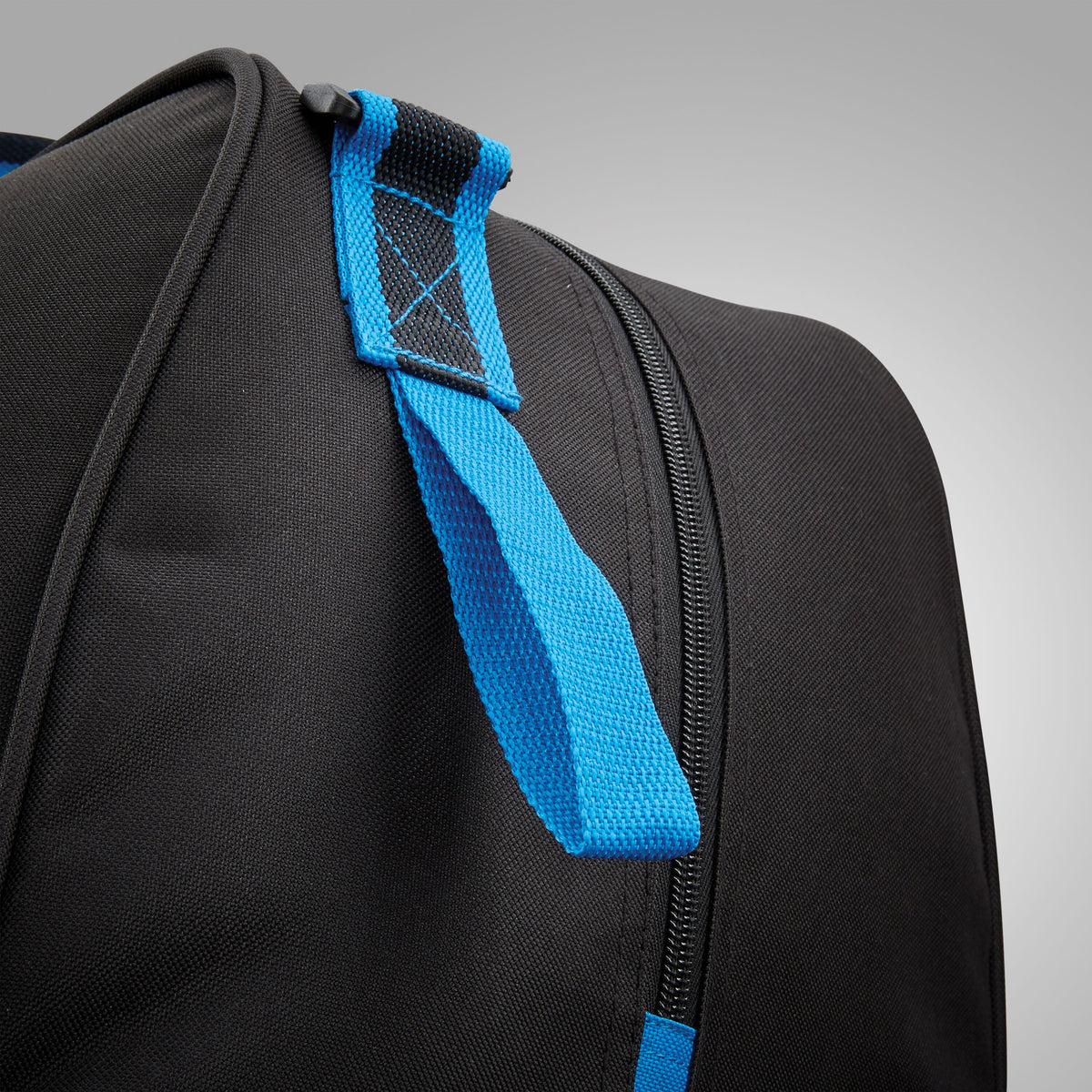 American Tourister EXO Hybrid Duffle in the color Black/Blue.
