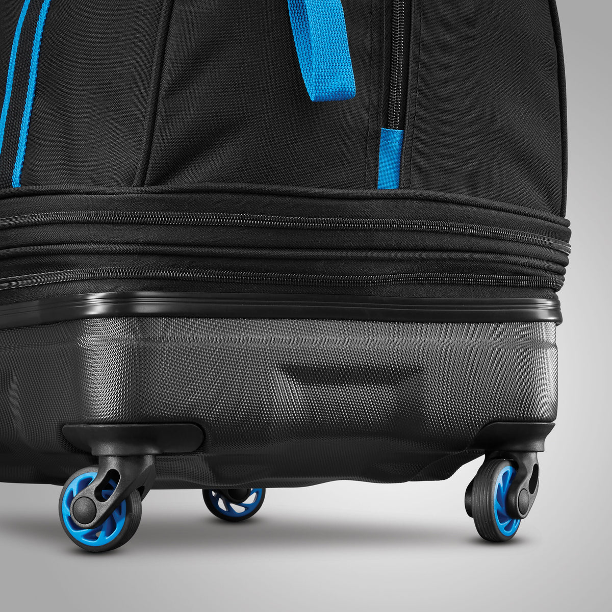 American Tourister EXO Hybrid Duffle in the color Black/Blue.