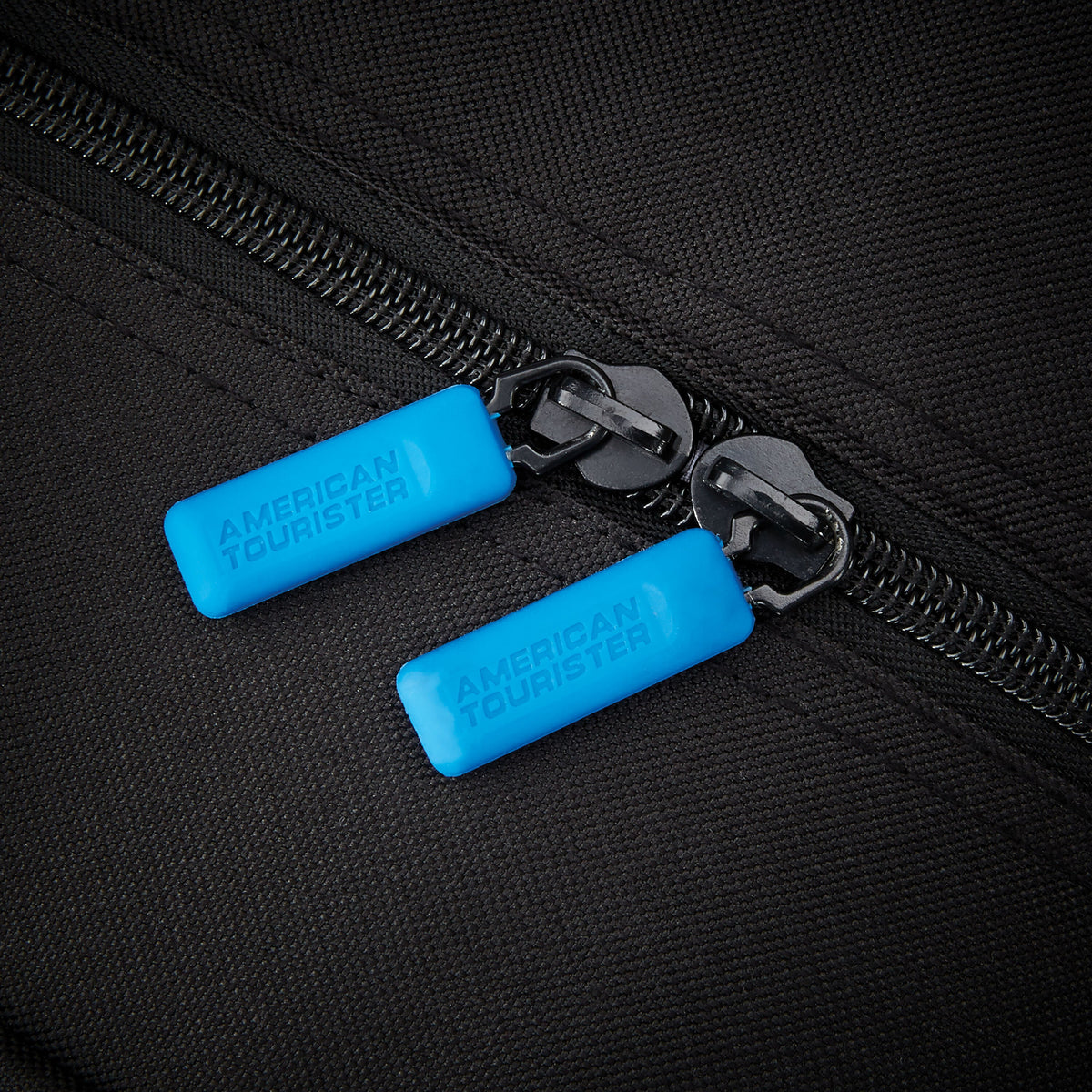 American Tourister EXO Hybrid Duffle in the color Black/Blue.