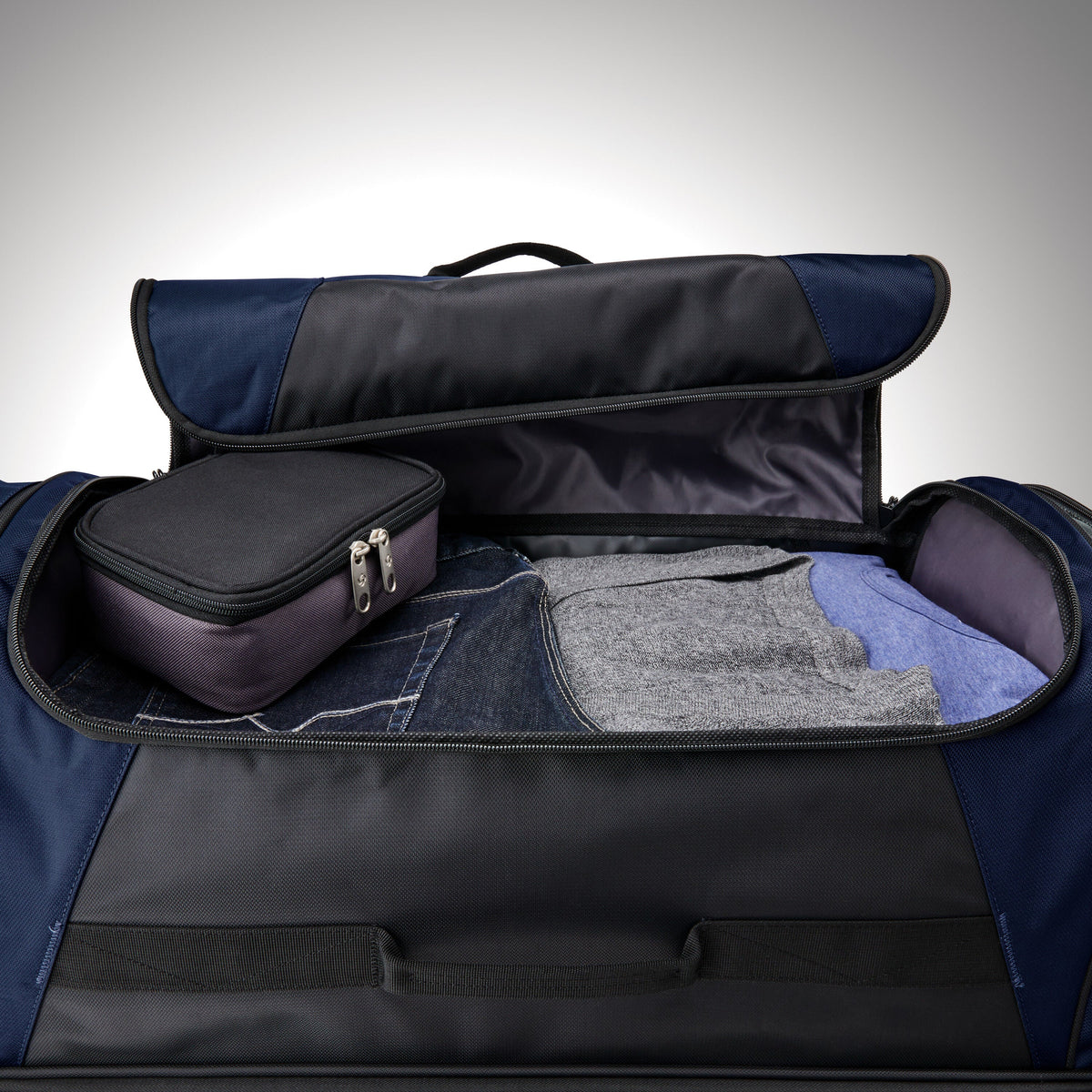Samsonite Andante 2 Wheeled Duffle 22" in the color Navy/Black.