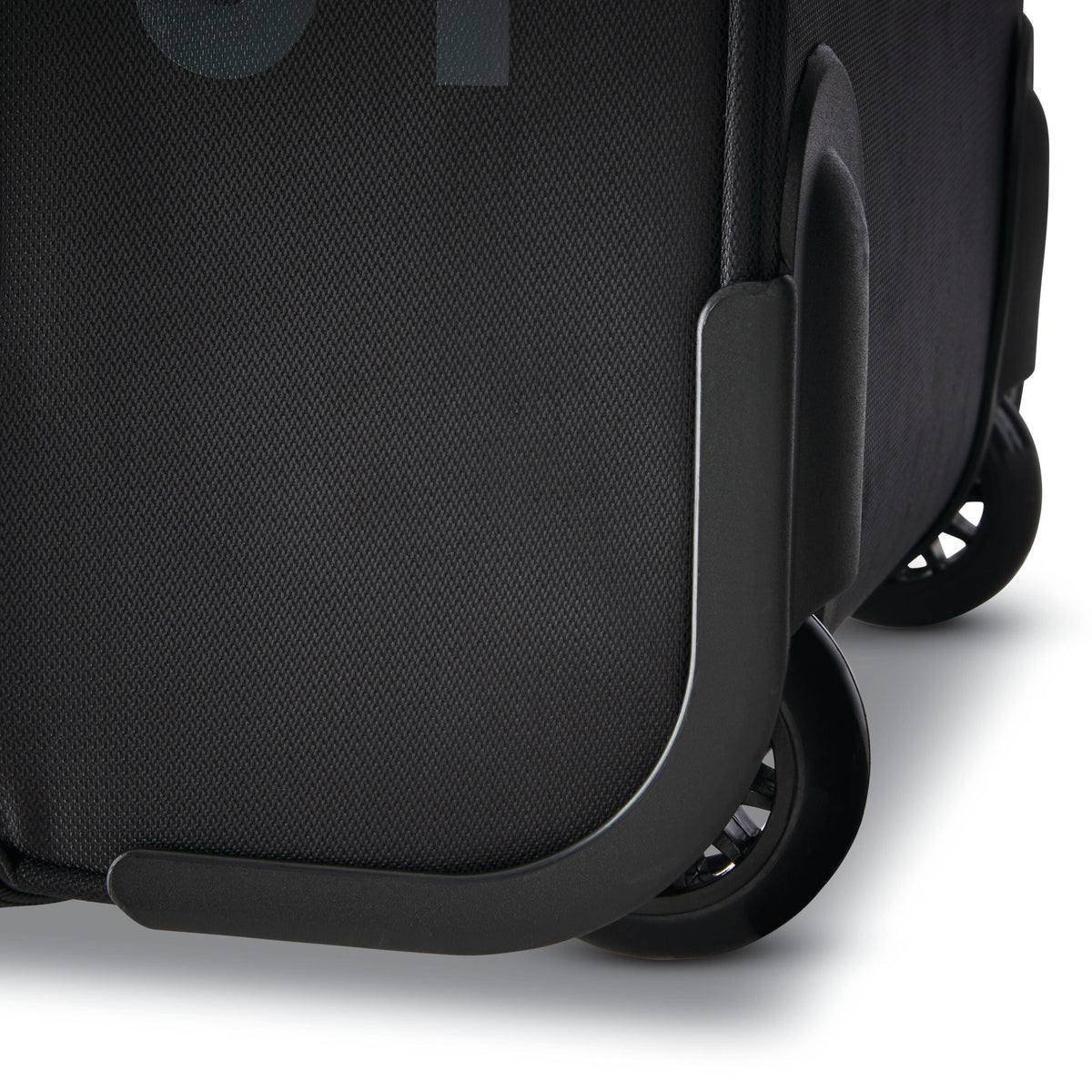 Samsonite Andante 2 Wheeled Duffle 22" in the color Navy/Black.