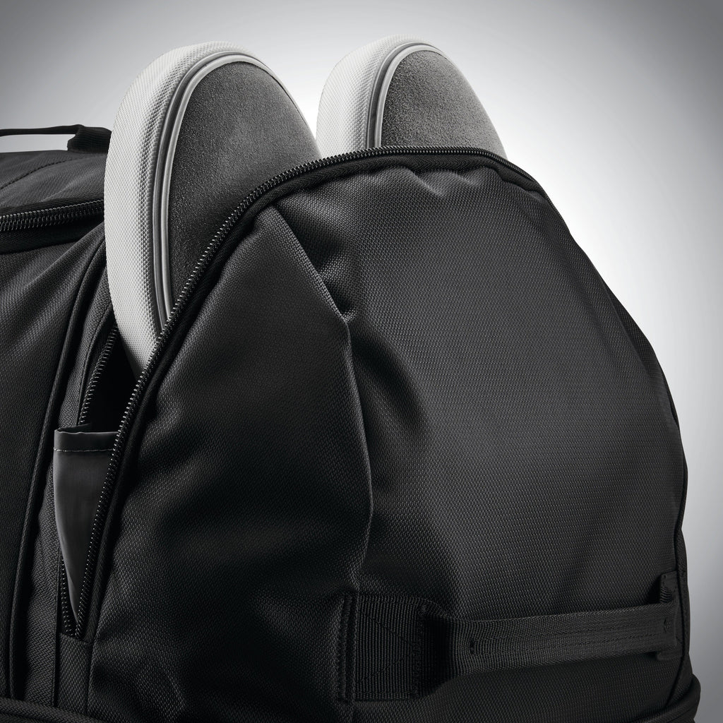 Samsonite Andante 2 Wheeled Duffle 28" in the color Navy/Black.