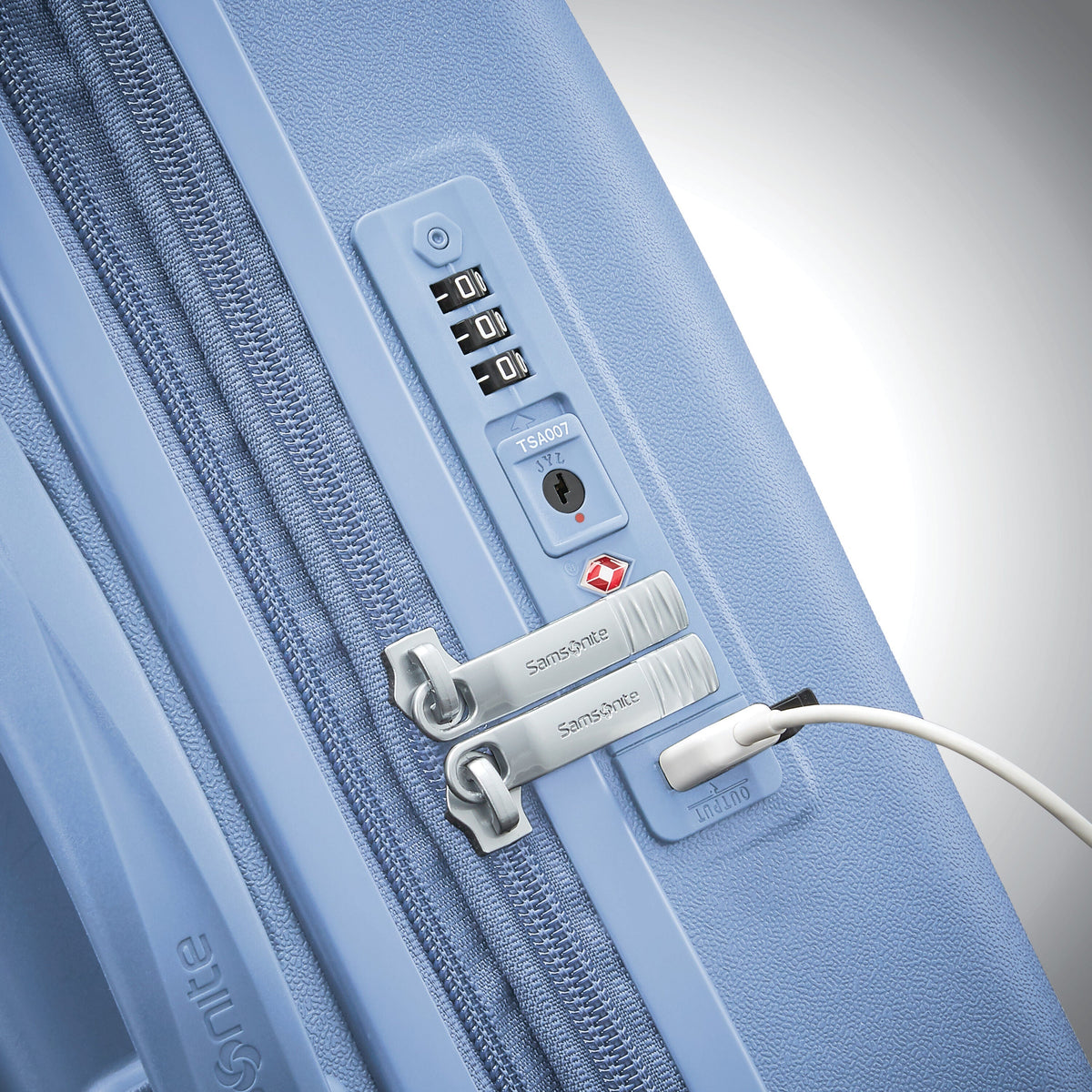 Samsonite Voltage DLX Spinner Carry-On™ in the color Blue.