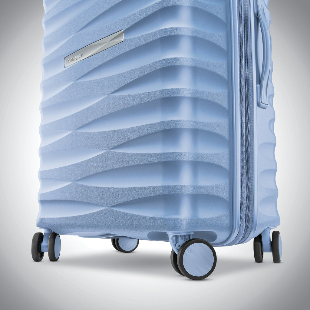 Samsonite Voltage DLX Spinner Carry-On™ in the color Blue.