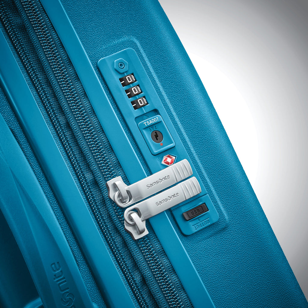 Samsonite Voltage DLX Spinner Carry-On™ in the color Teal.
