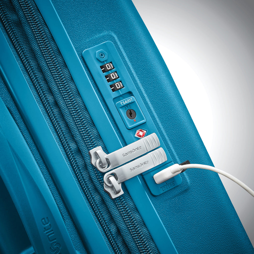 Samsonite Voltage DLX Spinner Carry-On™ in the color Teal.