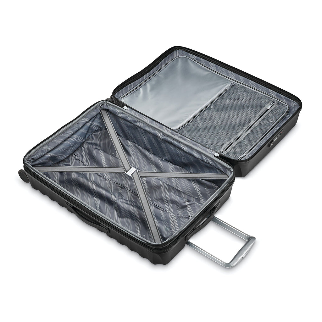 Samsonite Voltage DLX Spinner Medium in the color Black.