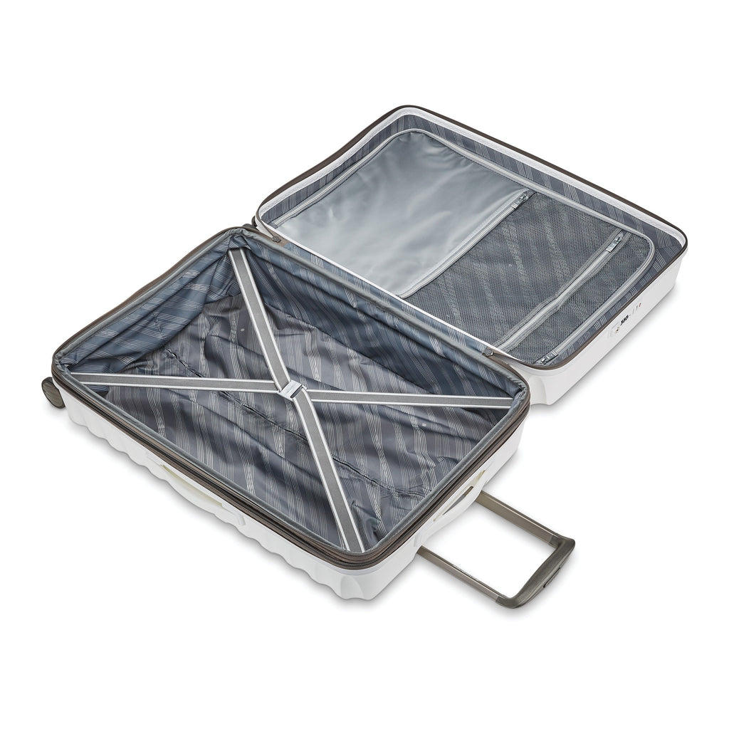 Samsonite Voltage DLX Spinner Medium in the color White.