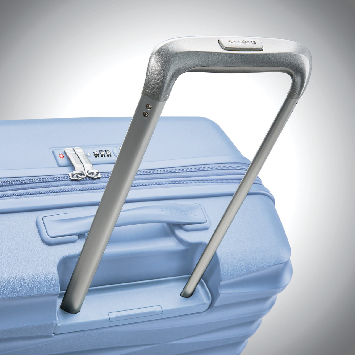 Samsonite Voltage DLX Spinner Large in the color Blue.