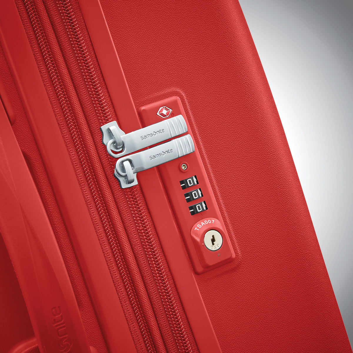 Samsonite Voltage DLX Spinner Large in the color Chili Red.