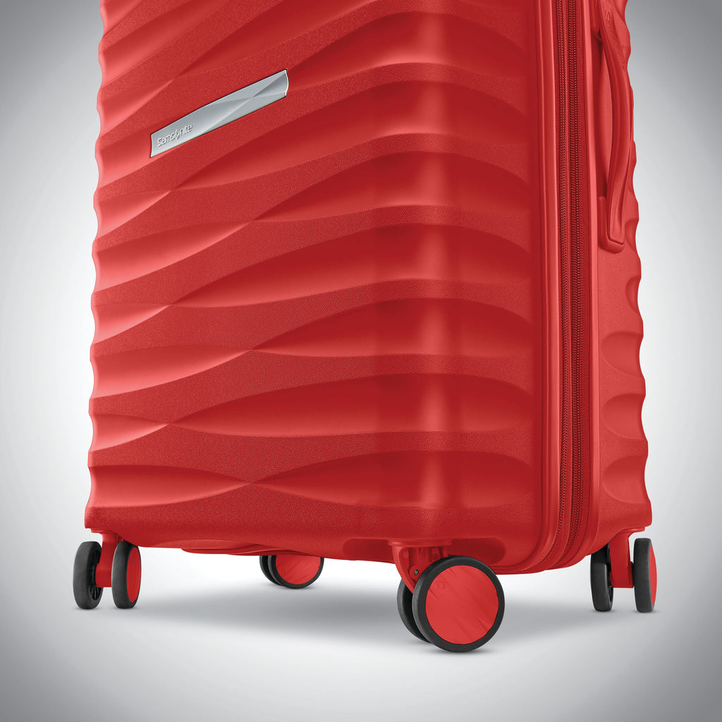 Samsonite Voltage DLX Spinner Large in the color Chili Red.