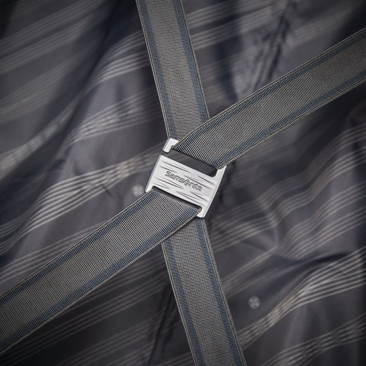 Samsonite Voltage DLX Spinner Large in the color Dark Graphite.