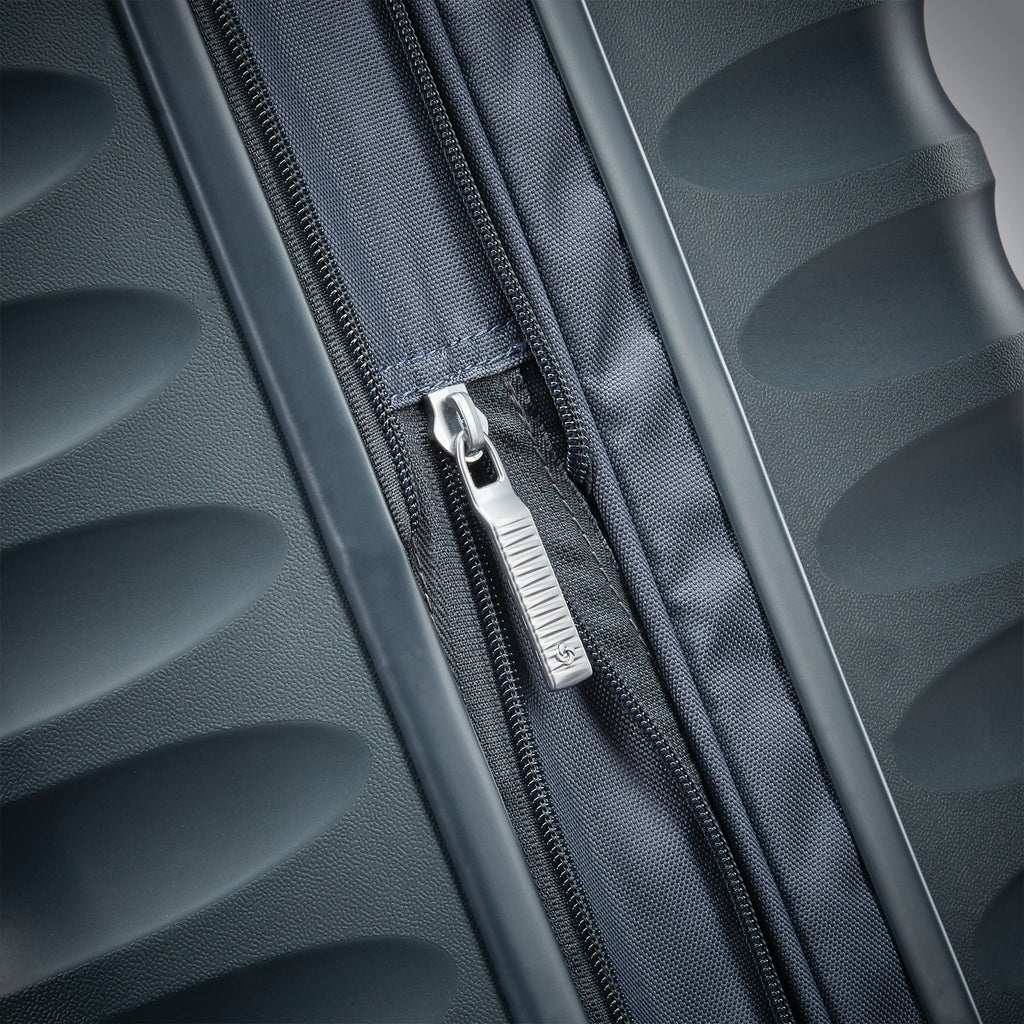 Samsonite Voltage DLX Spinner Large in the color Dark Graphite.