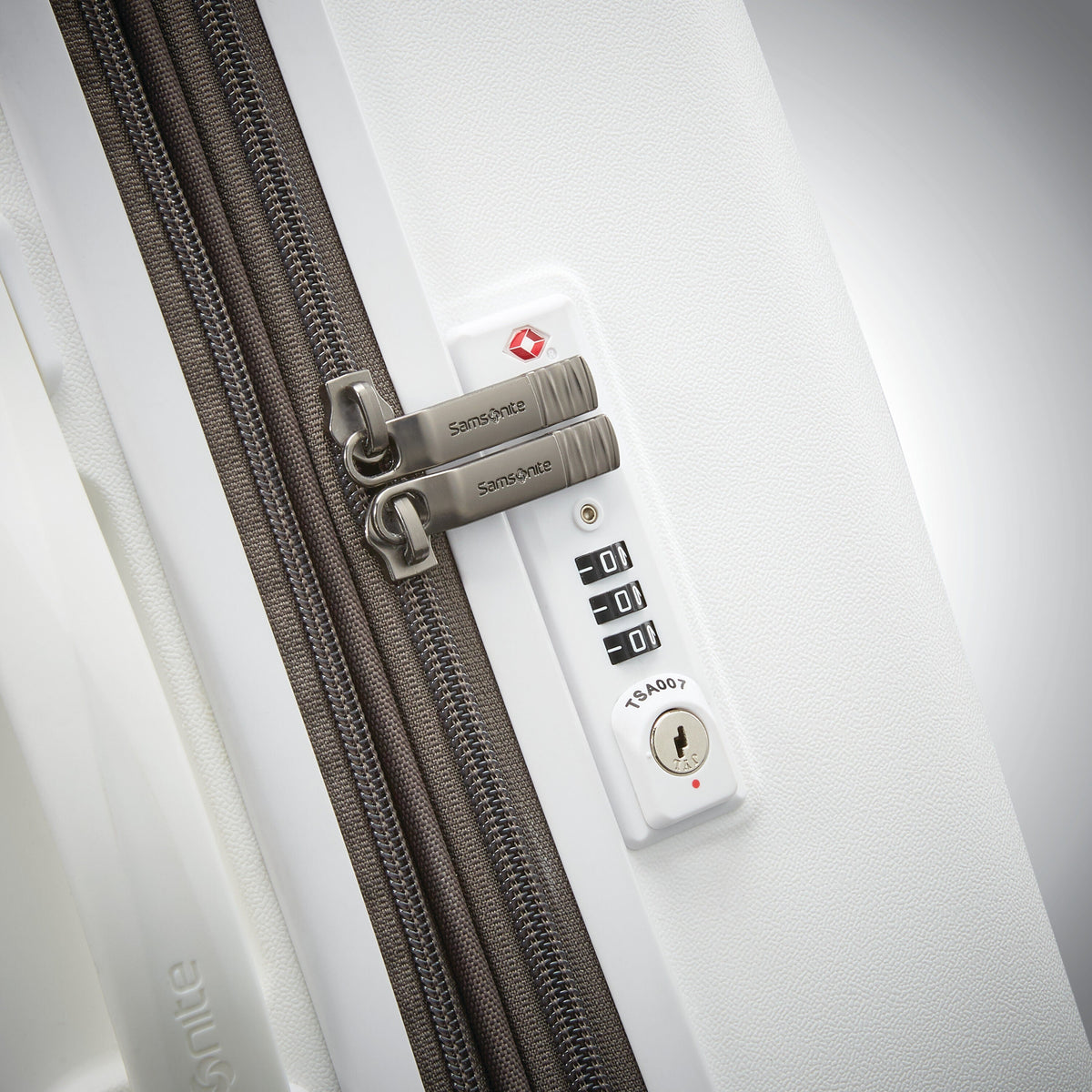Samsonite Voltage DLX 2 Piece Set in the color White.