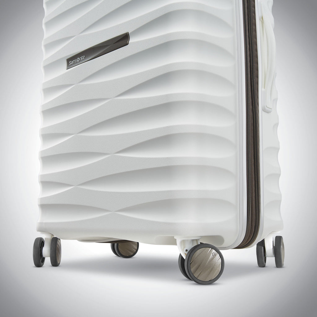 Samsonite Voltage DLX Spinner Large in the color White.