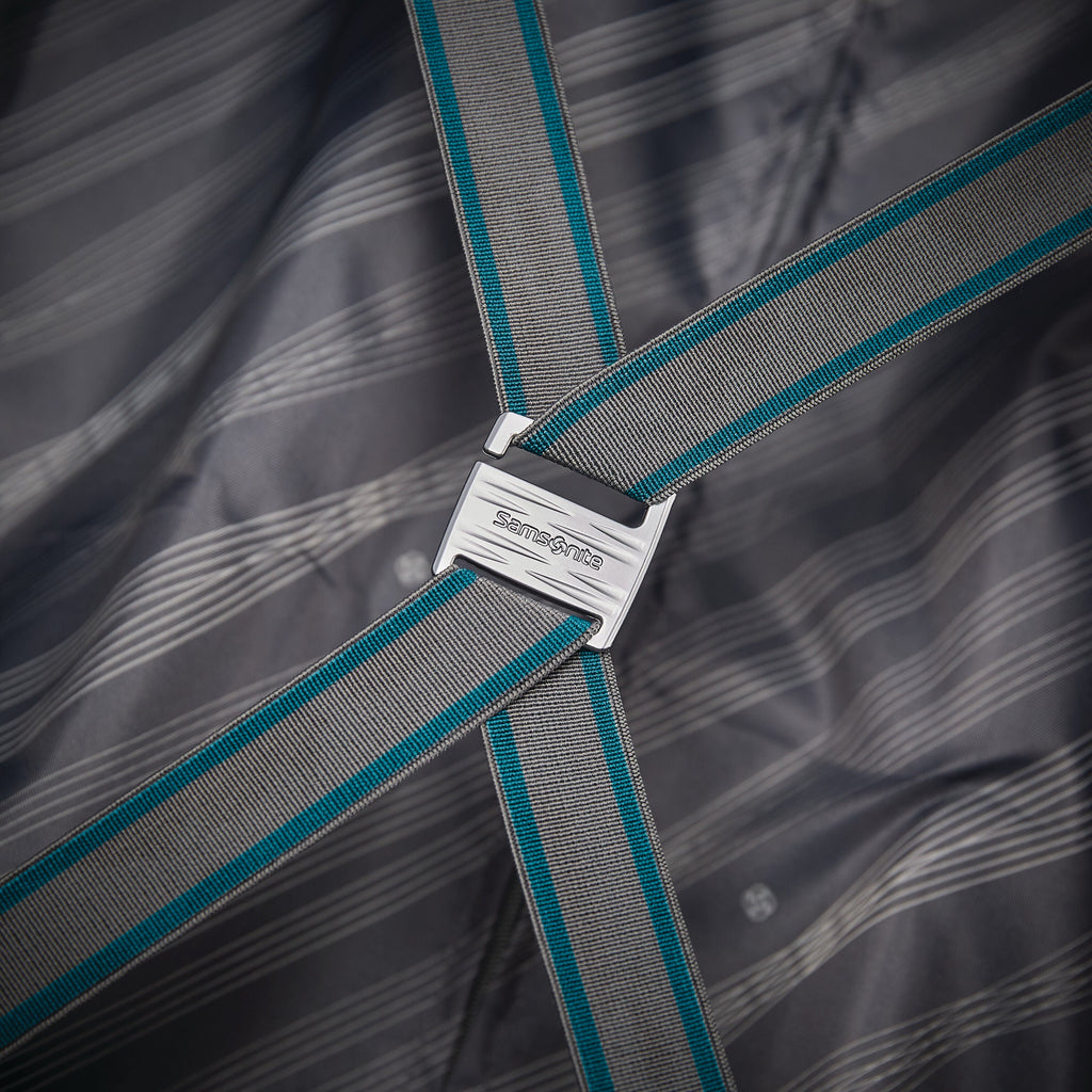 Samsonite Voltage DLX Spinner Large in the color Teal.