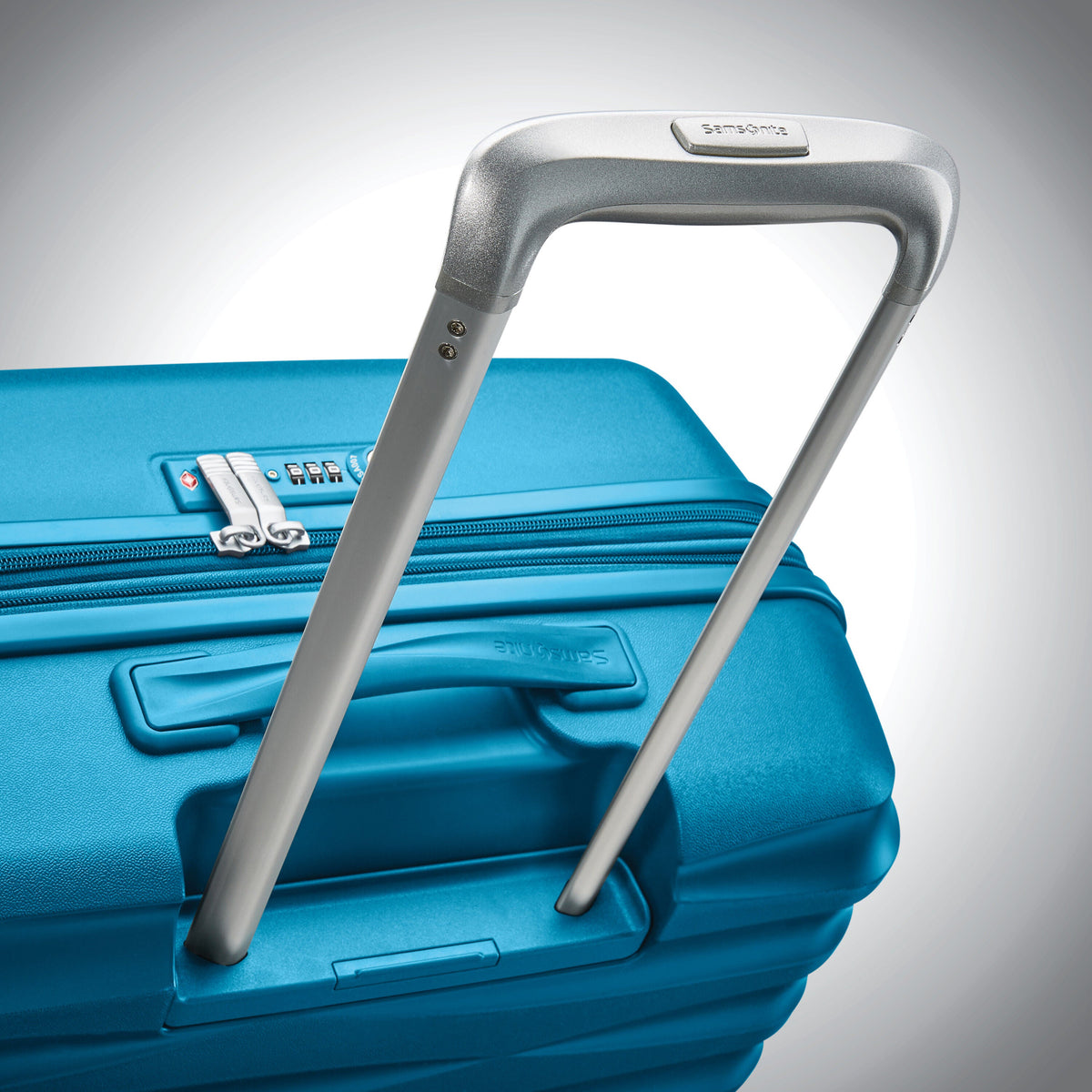Samsonite Voltage DLX Spinner Large in the color Teal.