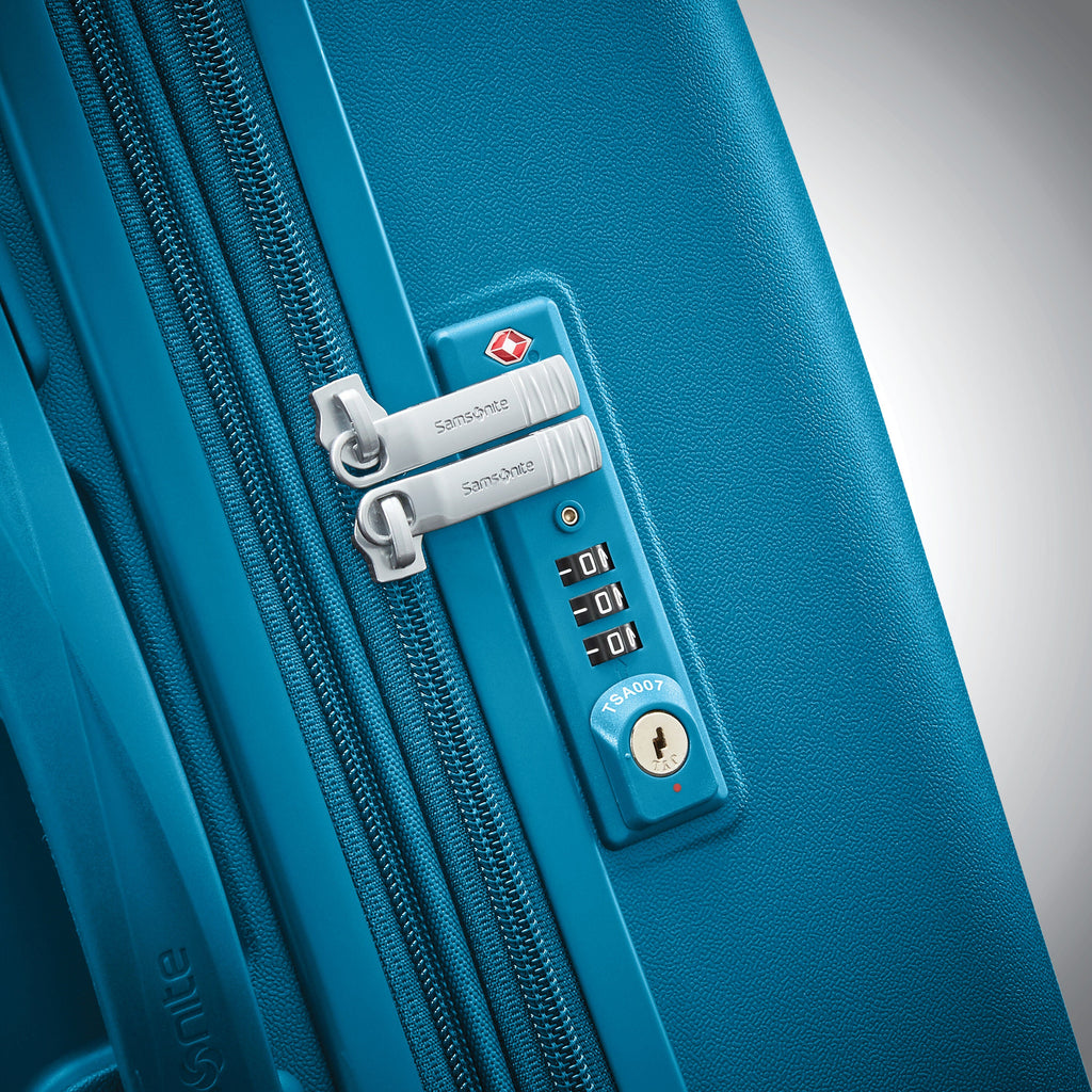 Samsonite Voltage DLX Spinner Large in the color Teal.