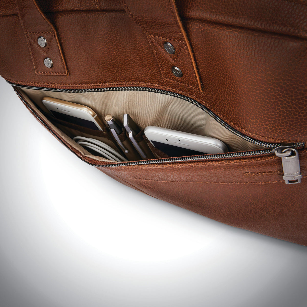 Samsonite Classic Leather Slim Brief in the color Cognac.