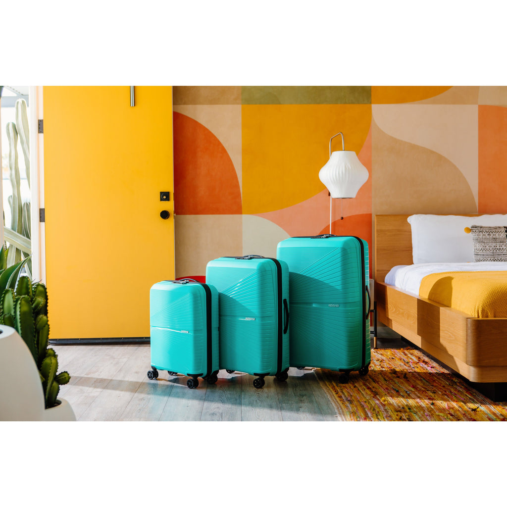 American Tourister Airconic Spinner Medium in the color Onyx Black.