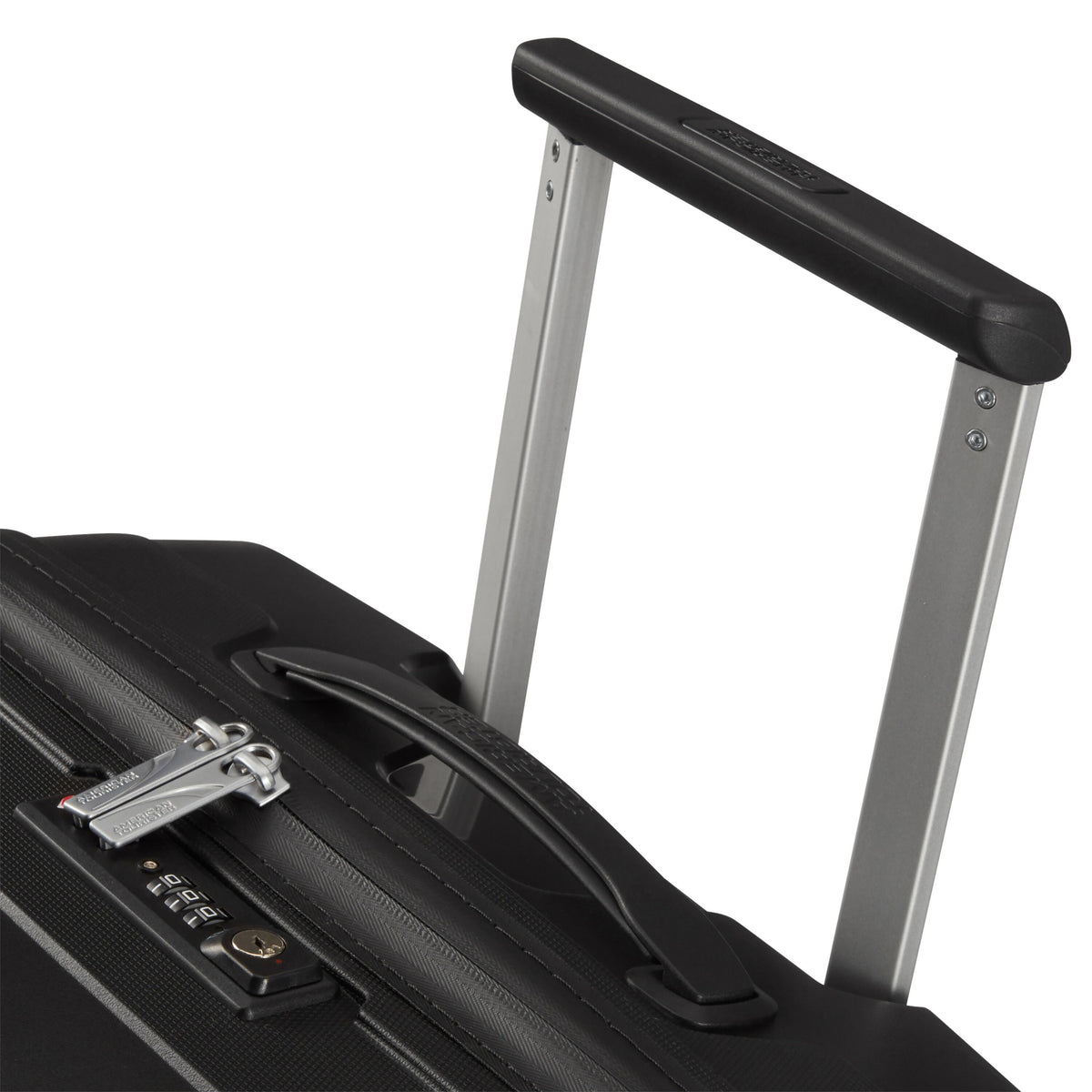 American Tourister Airconic Spinner Large in the color Onyx Black.