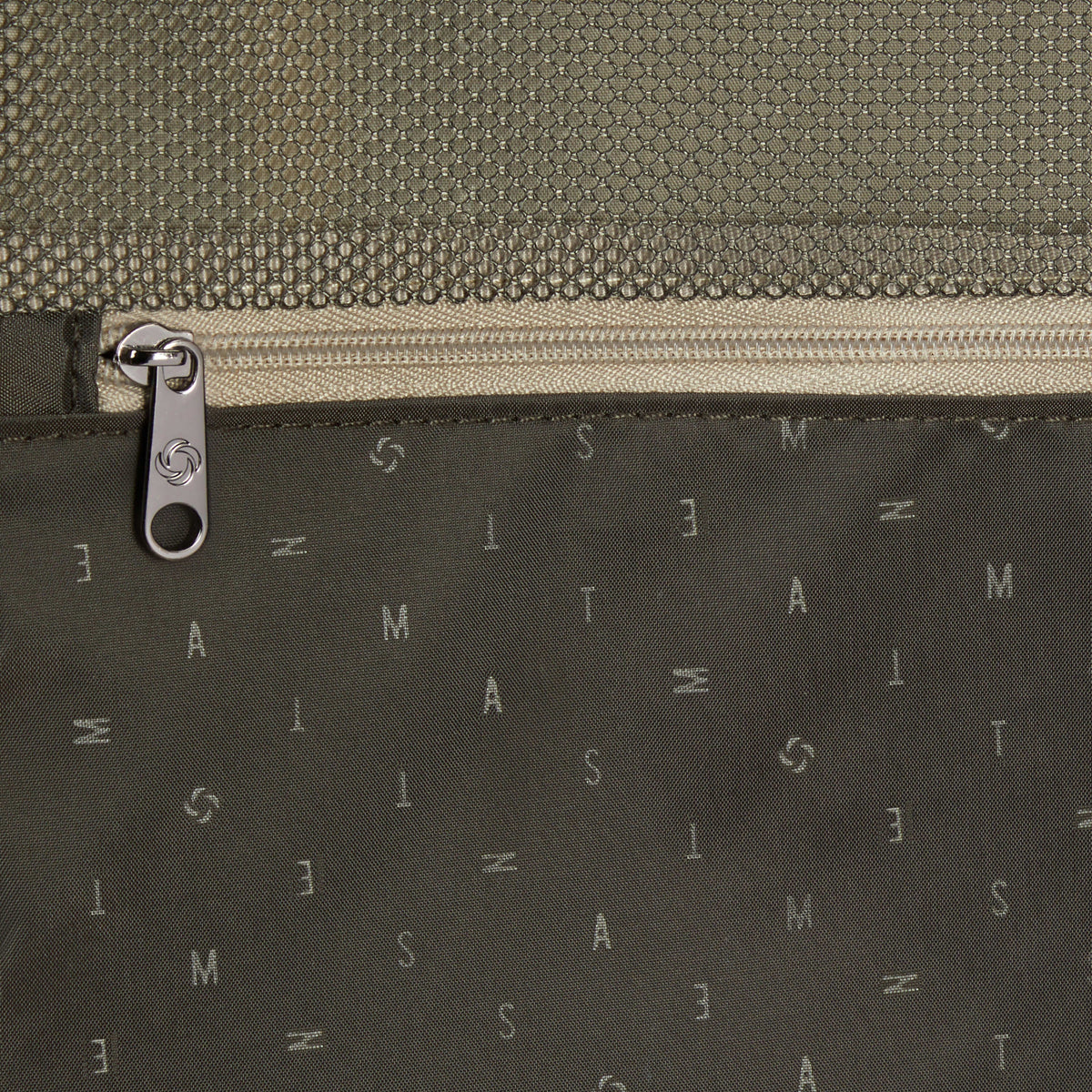 Samsonite Airea Spinner Medium in the color Nautical Blue.