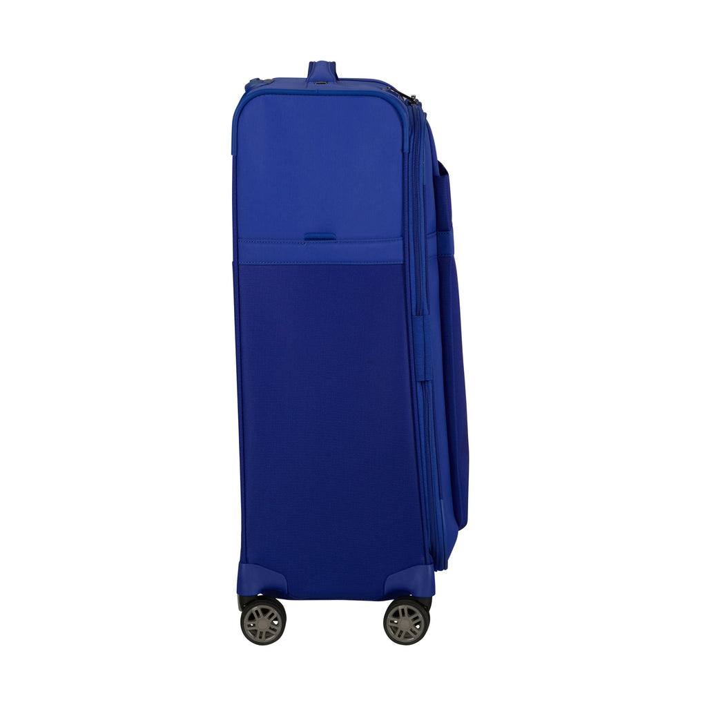 Samsonite Airea Spinner Medium in the color Nautical Blue.