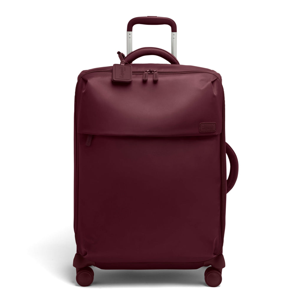 Lipault PLUME Medium Trip in the color Bordeaux.