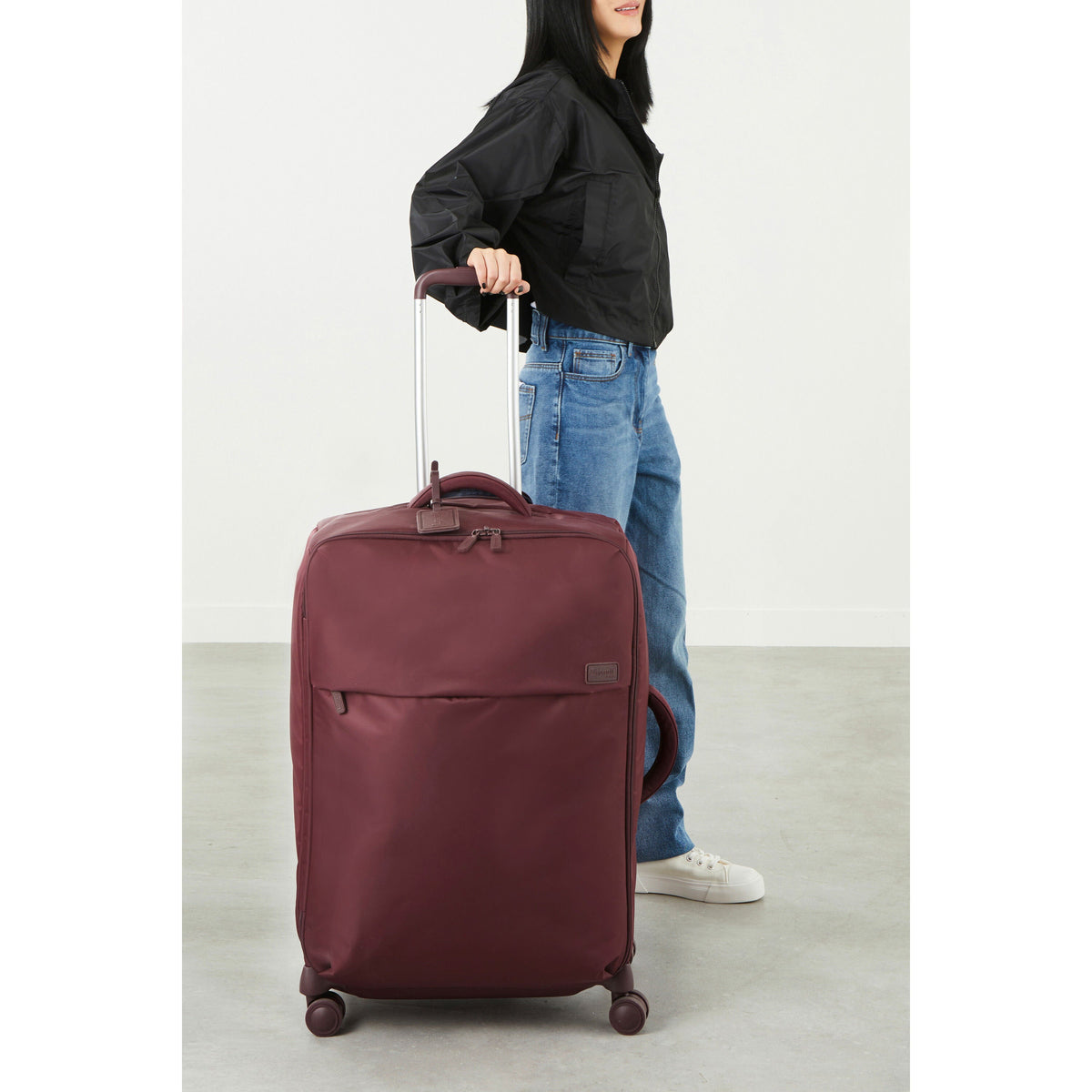 Lipault PLUME Long Trip in the color Bordeaux.