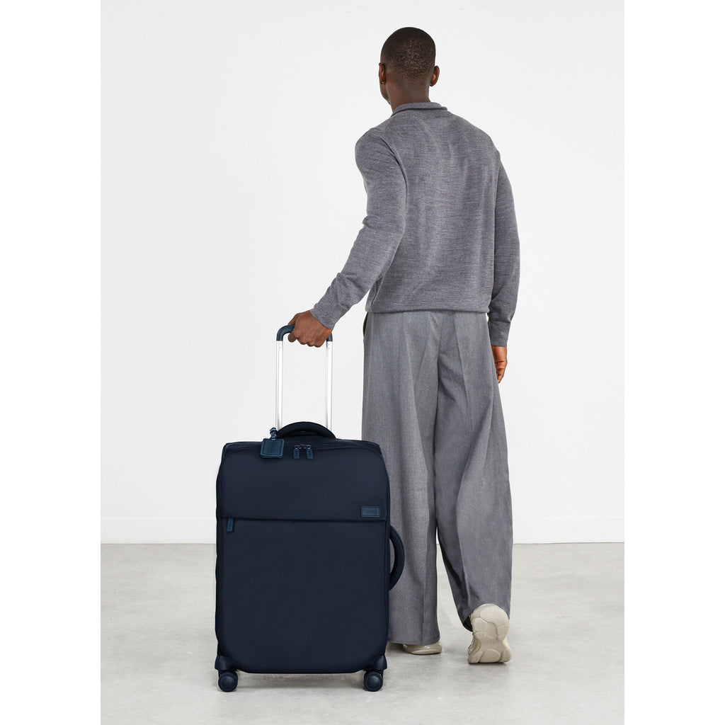 Lipault PLUME Long Trip in the color Midnight Blue.