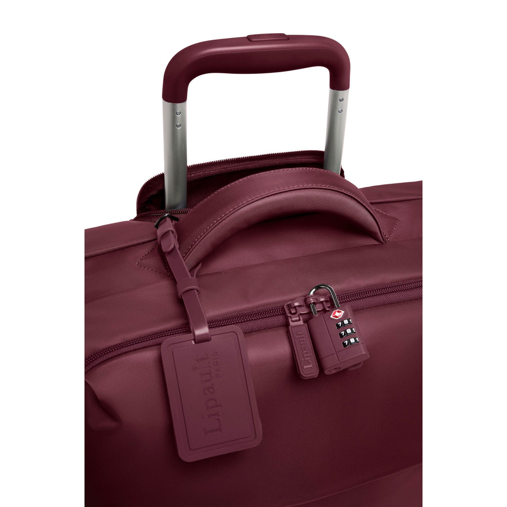 Lipault PLUME Medium Trip in the color Bordeaux.