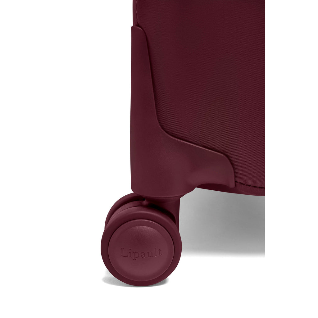 Lipault PLUME Medium Trip in the color Bordeaux.