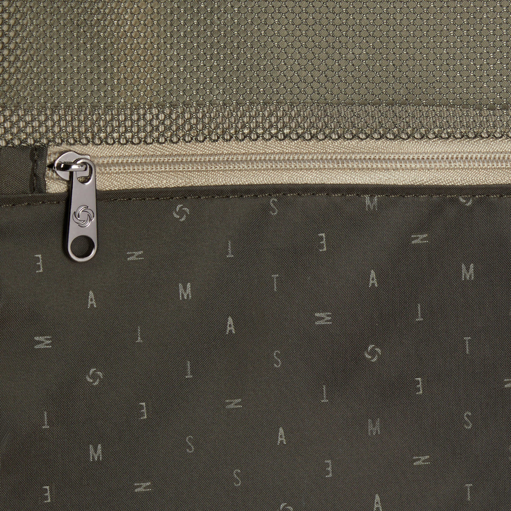 Samsonite Airea Spinner Large in the color Nautical Blue.