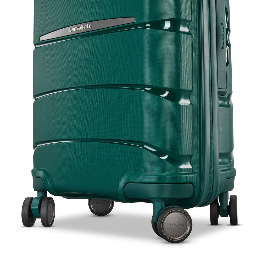 Samsonite Outline Pro Spinner Carry-On™ in the color Emerald Green.