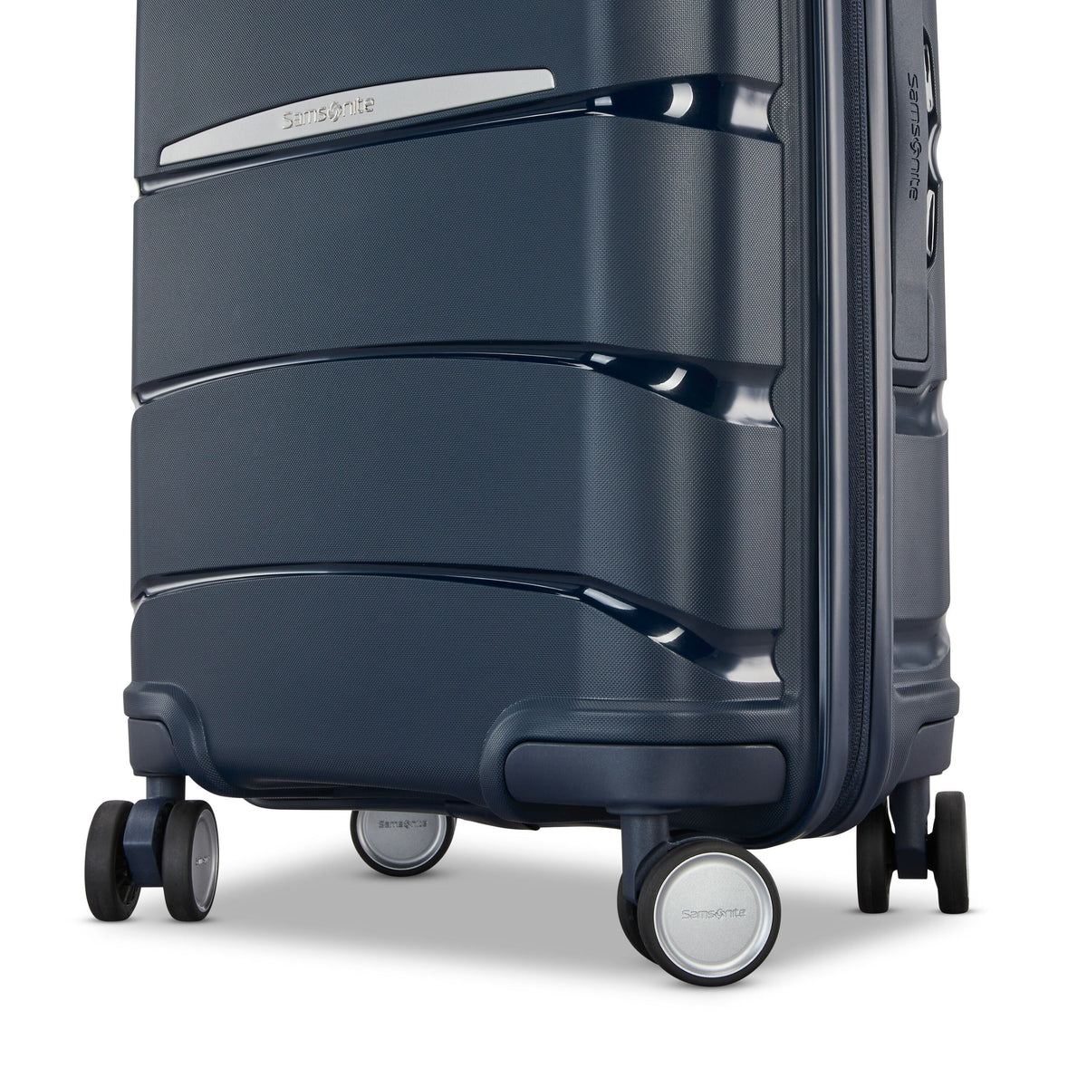 Samsonite Outline Pro Spinner Carry-On™ in the color Midnight Blue.