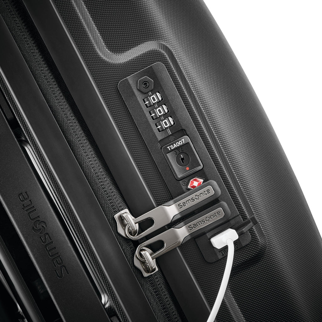 Samsonite Outline Pro Spinner Carry-On™ in the color Midnight Black.