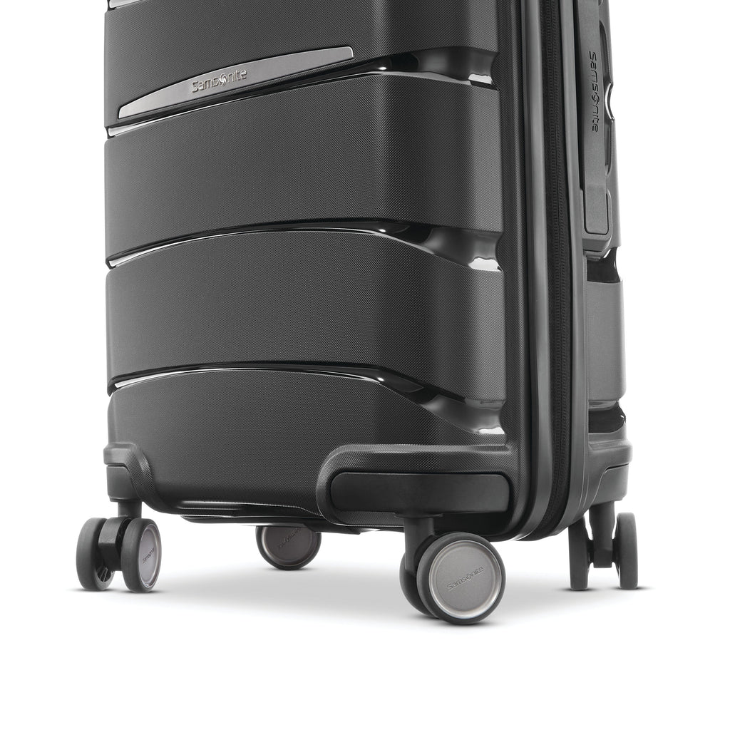 Samsonite Outline Pro Spinner Carry-On™ in the color Midnight Black.