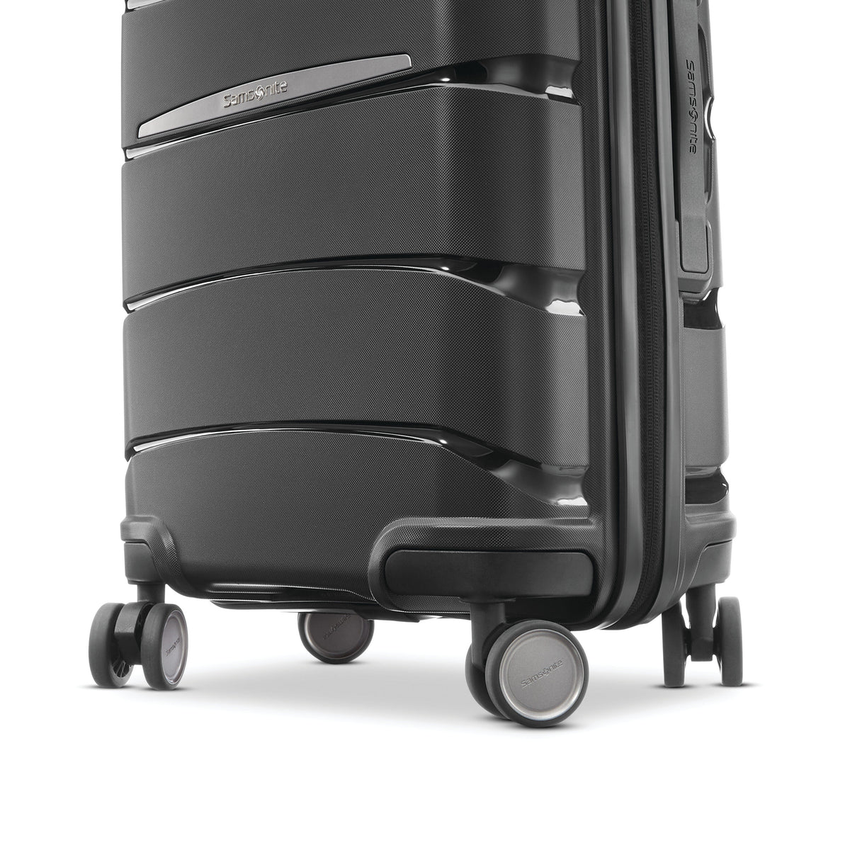 Samsonite Outline Pro Spinner Carry-On™ in the color Midnight Black.