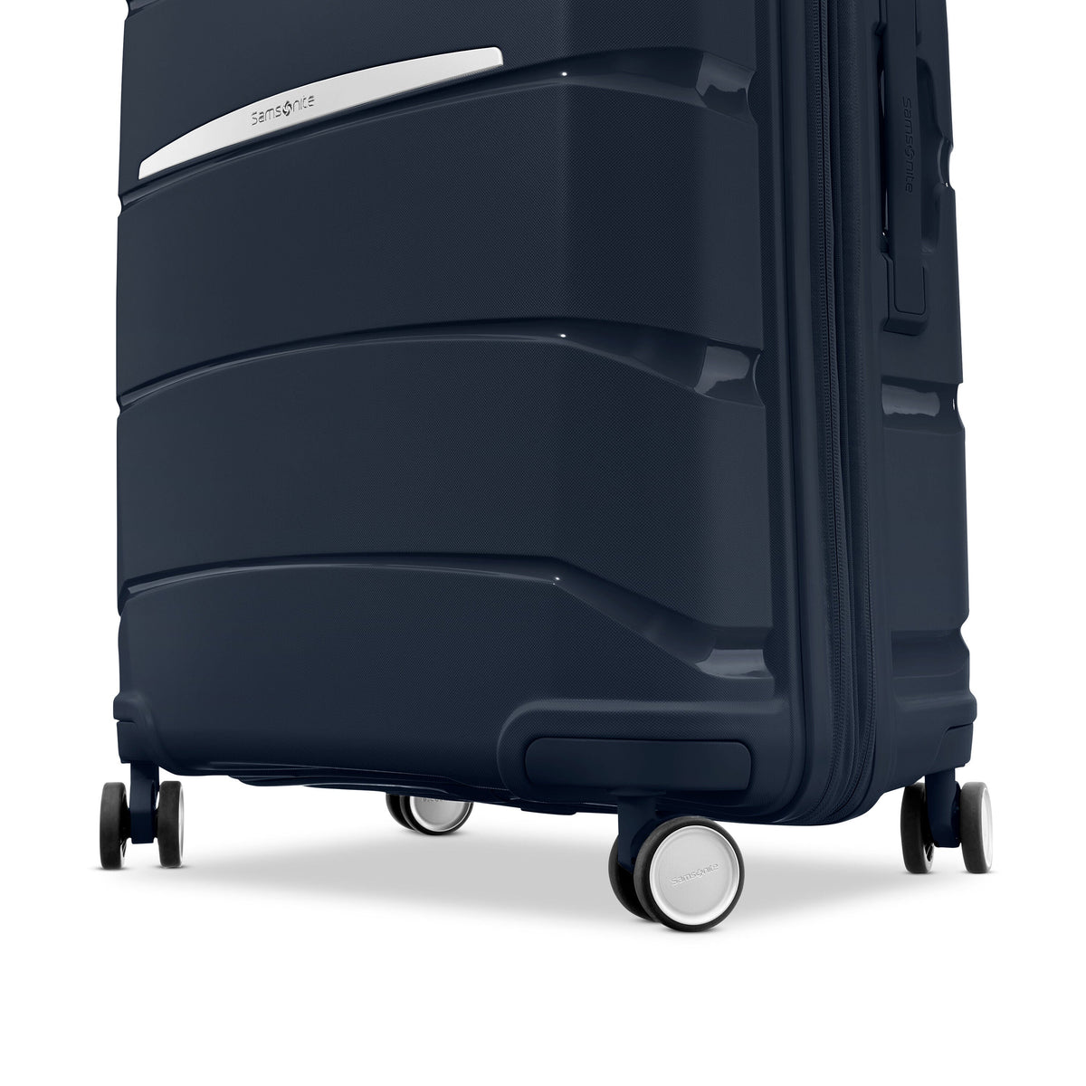 Samsonite Outline Pro Spinner Medium in the color Midnight Blue.