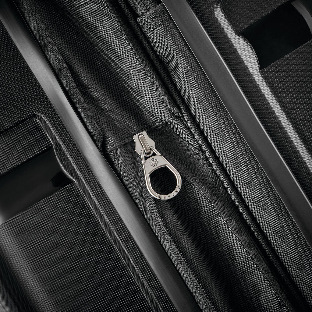 Samsonite Outline Pro Spinner Medium in the color Midnight Black.