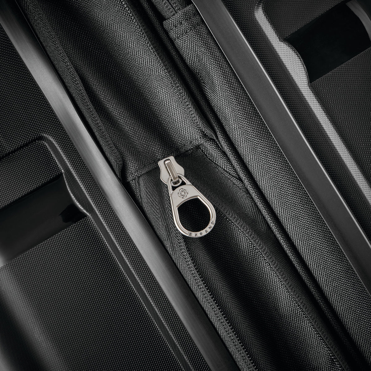Samsonite Outline Pro Spinner Medium in the color Midnight Black.
