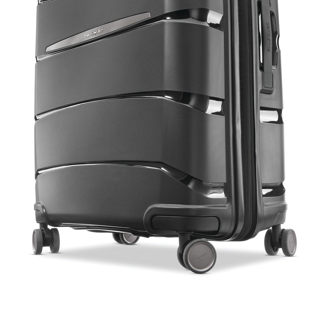 Samsonite Outline Pro Spinner Medium in the color Midnight Black.