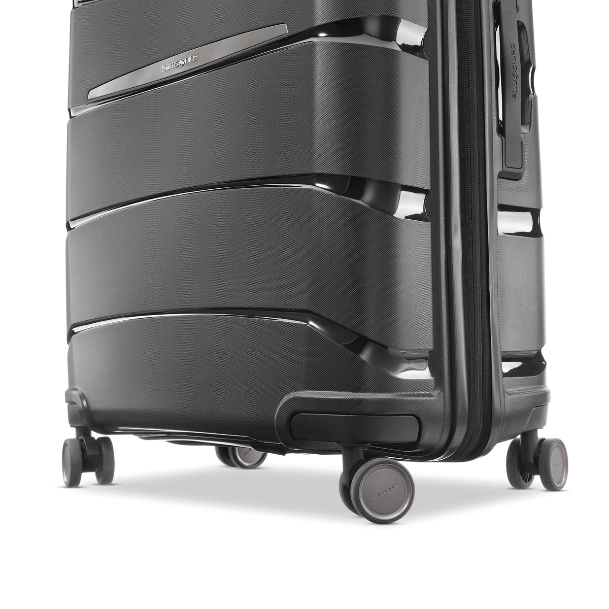 Samsonite Outline Pro Spinner Medium in the color Midnight Black.