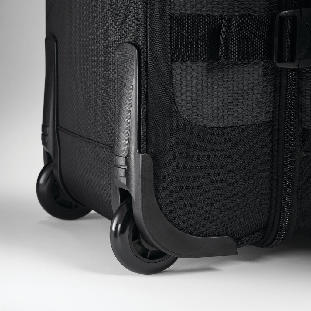 High Sierra Fairlead 22" Drop Bottom Duffle in the color Mercury/Black.