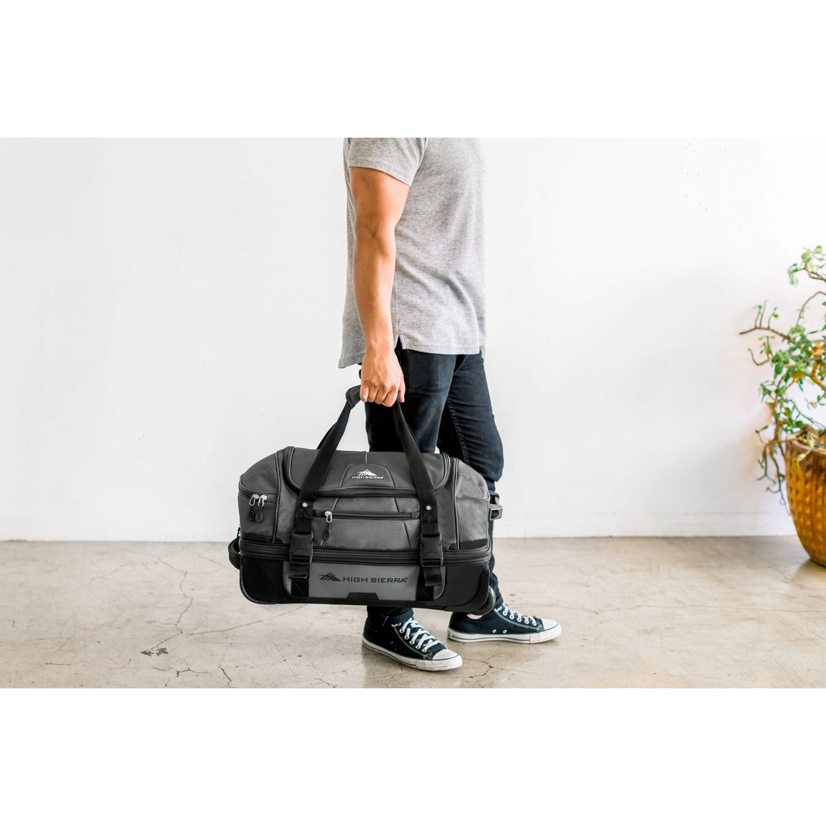 High Sierra Fairlead 22" Drop Bottom Duffle in the color Mercury/Black.