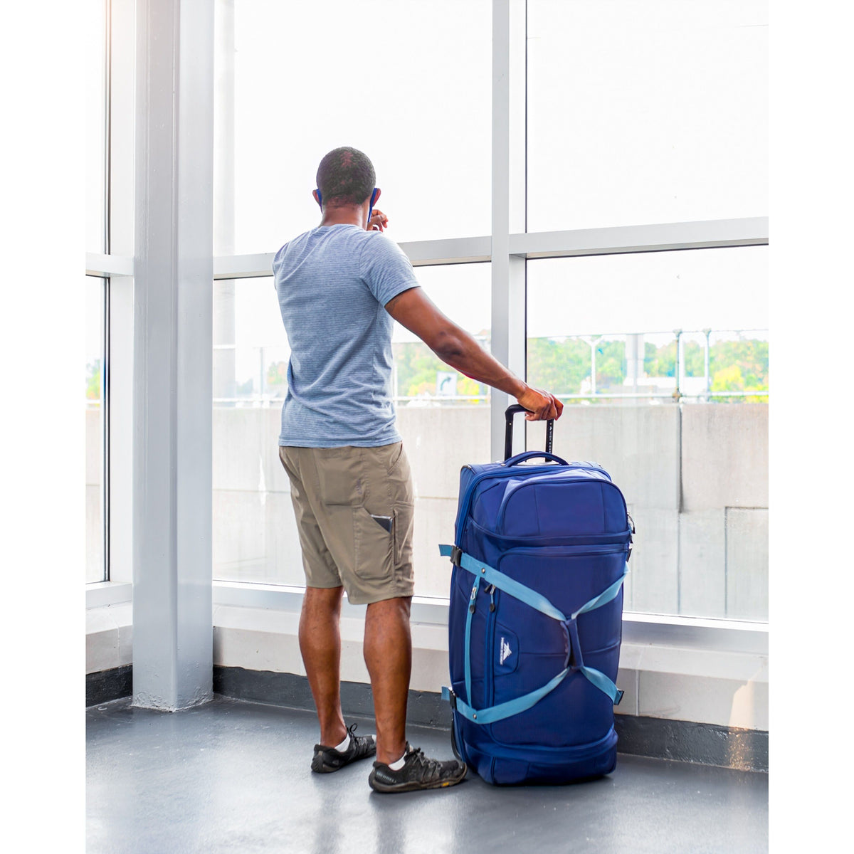High Sierra Fairlead 34" Drop Bottom Duffle in the color Steel Grey/Mercury/Blue.