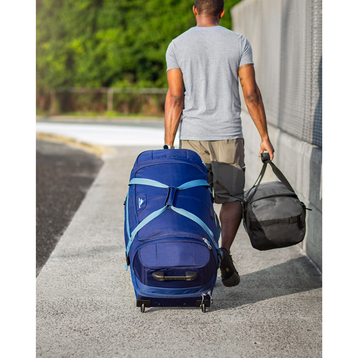High Sierra Fairlead 34" Drop Bottom Duffle in the color True Navy/Graphite Blue.