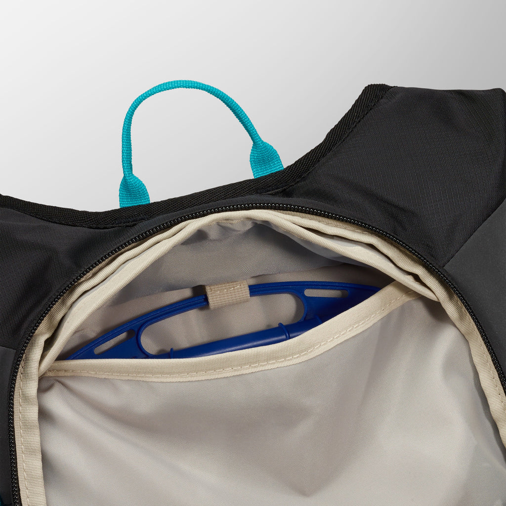 High Sierra Hydrahike 2.0 8L Chill Hydration Pack in the color Black.