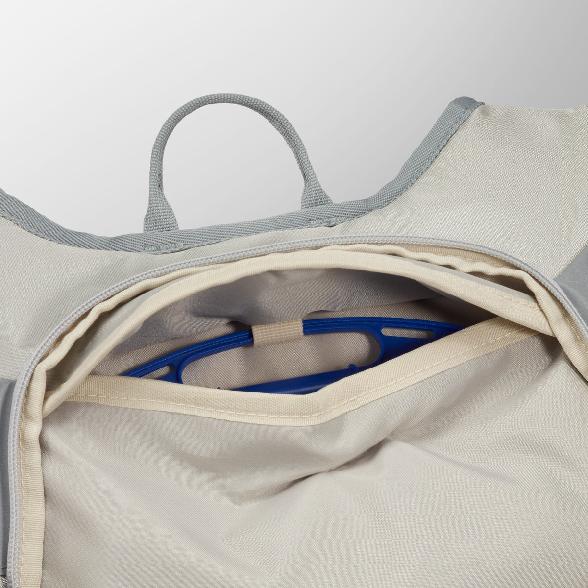 High Sierra Hydrahike 2.0 8L Chill Hydration Pack in the color Silver.