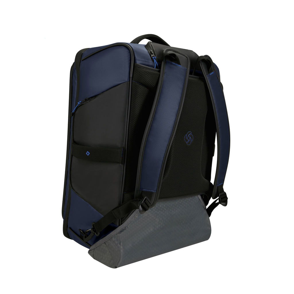 Samsonite EcoDiver Wheeled Duffle Backpack (55/20) in the color Blue Nights.